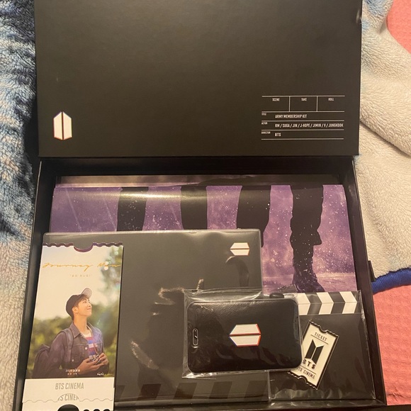BTS 2020 Army Membership Kit - Picture 1 of 3